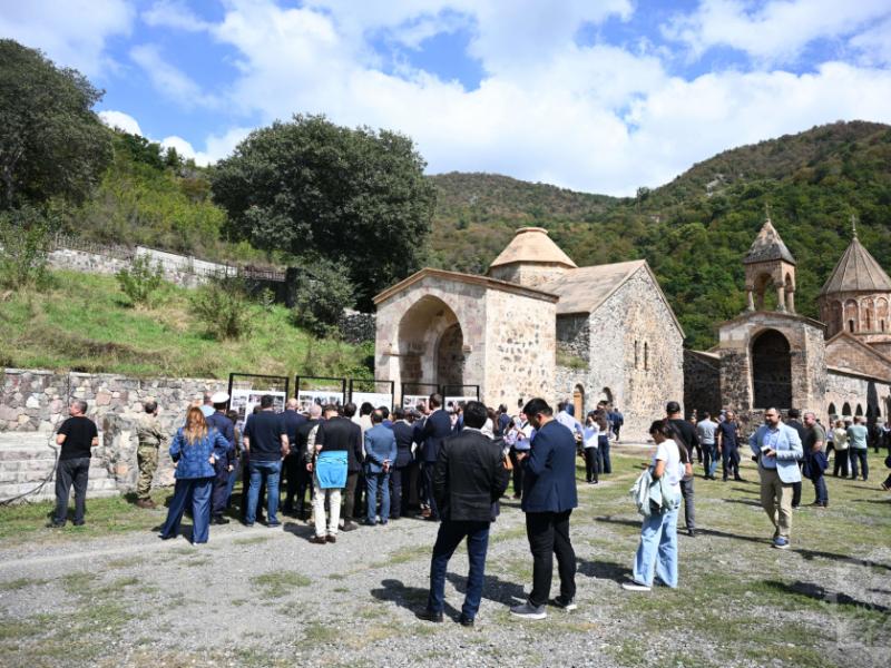 Diplomatlar Kəlbəcərdə Xudavəng monastır kompleksinə gəliblər 