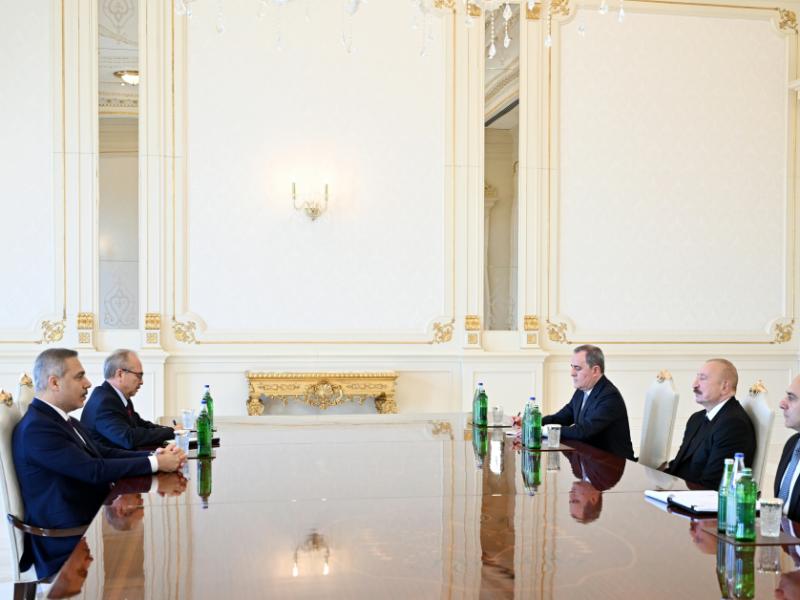 Prezident İlham Əliyev Türkiyənin xarici işlər nazirini qəbul edib