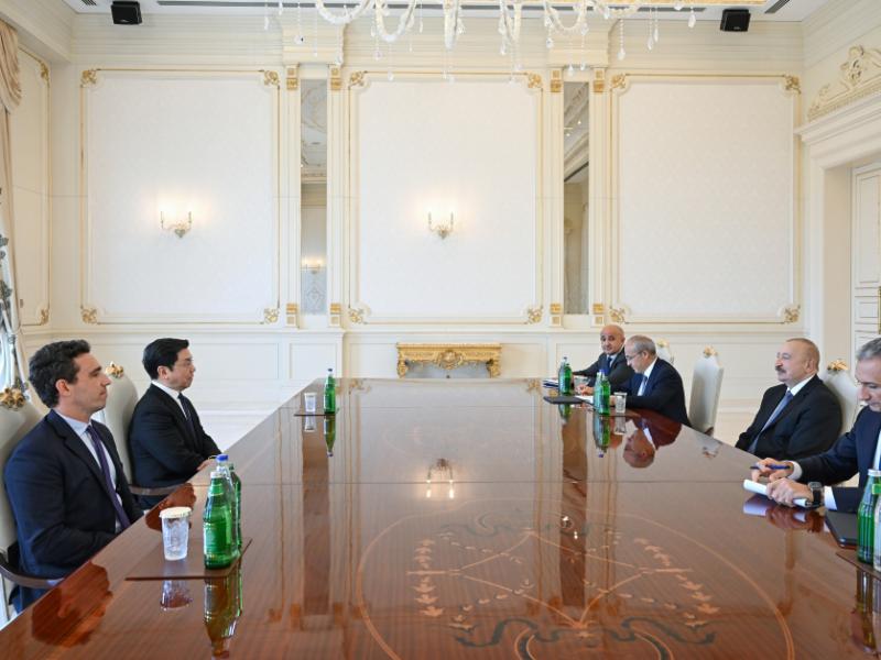Prezident İlham Əliyev Çin və İtaliya şirkətlərinin rəhbər şəxslərini qəbul edib