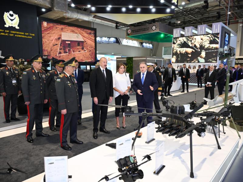 Prezident İlham Əliyev “ADEX 2026” və “Securex Caspian” sərgiləri ilə tanış olub