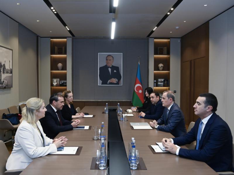 Ceyhun Bayramov ABŞ rəsmisini regional məsələlər barədə məlumatlandırıb