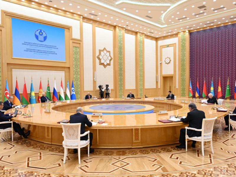 Президент Ильхам Алиев принял участие в заседании Совета глав государств СНГ в узком составе