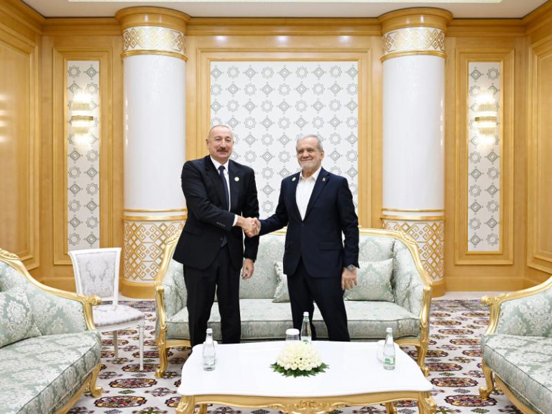 Türkmənbaşı şəhərində Prezident İlham Əliyevin İran Prezidenti ilə görüşü olub