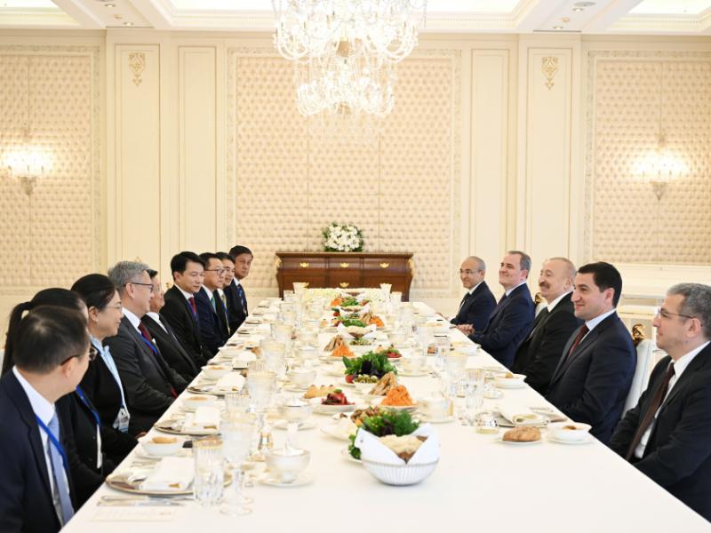 Prezident İlham Əliyevin adından Laos Prezidentinin şərəfinə rəsmi nahar verilib