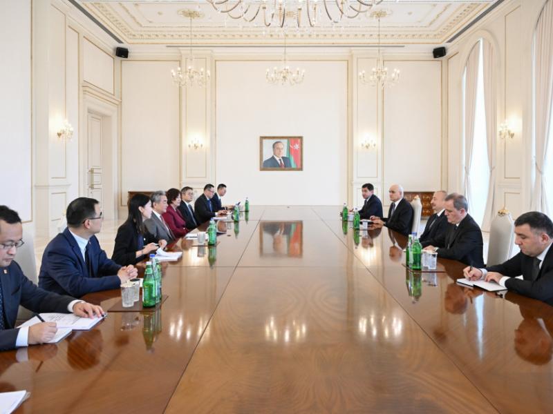 Президент Ильхам Алиев принял члена Политбюро Центрального Комитета Коммунистической партии Китая