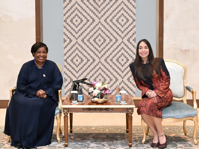 Leyla Əliyeva Səmərqənddə Zimbabvenin birinci xanımı ilə görüşüb