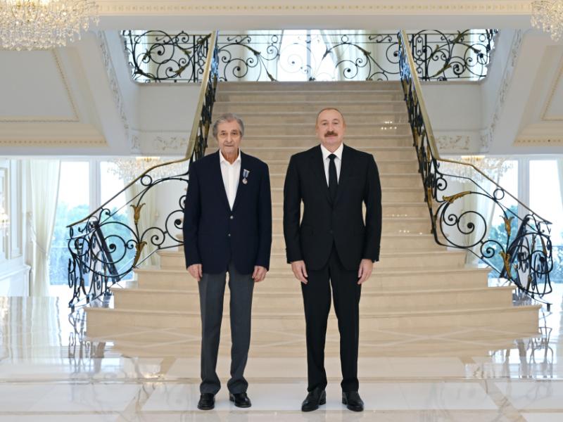 Prezident İlham Əliyev Xalq rəssamı Fərhad Xəlilova “İstiqlal” ordenini təqdim edib